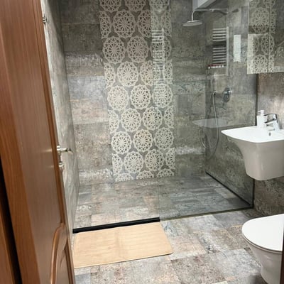 Rent of furnished 3-room apartments, 85 m², with a lake view, Constanța, Romania